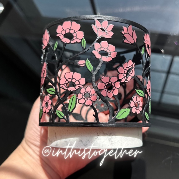 ✨PICK 2/$50✨ 💐 Bath & Body Works Flowerbed 3-Wick Candle Holder - Picture 4 of 5